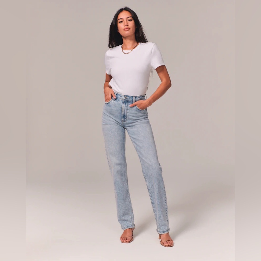 Abercrombie Ultra High Rise 90s Straight Jean - Light